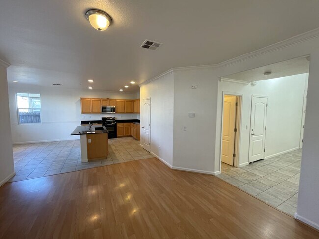Building Photo - 1827 Bella Lago Dr