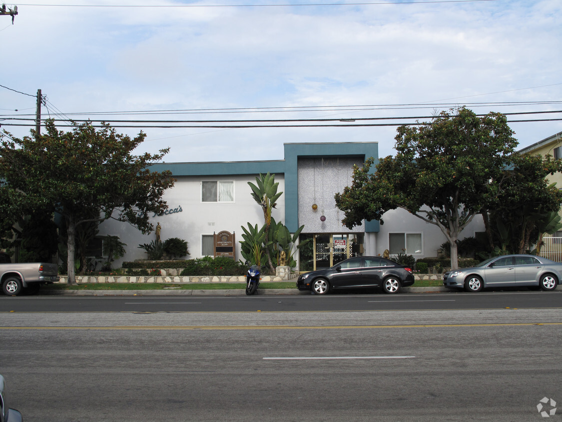 Building Photo - La Rocca Apartments
