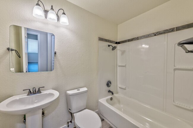 Foto del edificio - 3757 Longfellow St