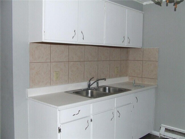 Foto del edificio - 353 Scott Rd