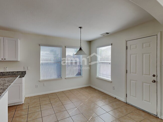 Foto del edificio - 8339 Loetsch Ridge Way