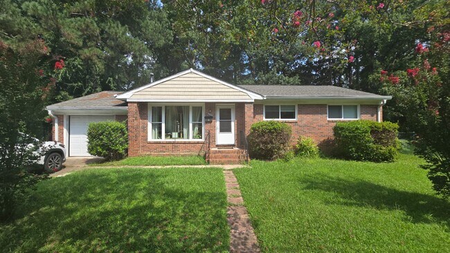 Building Photo - 3742 N Ingleside Dr