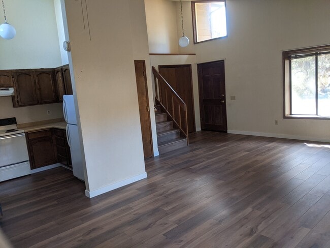 Building Photo - 3024 NE Waller Dr