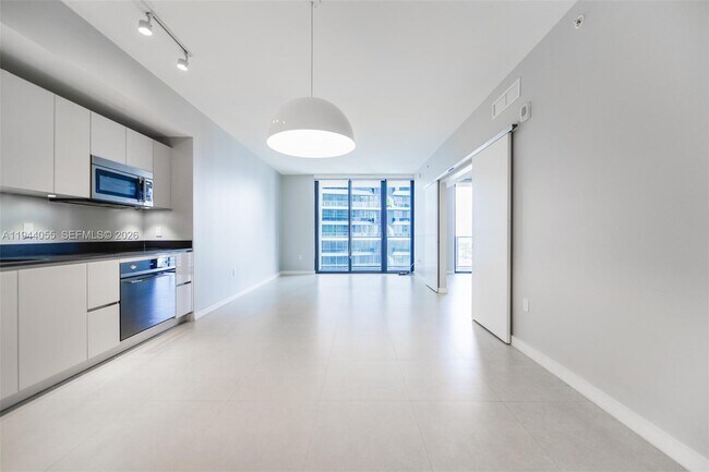 Building Photo - 1010 Brickell Ave