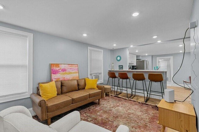 Building Photo - 382 Spring St