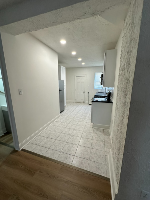Building Photo - 5627 Addison St