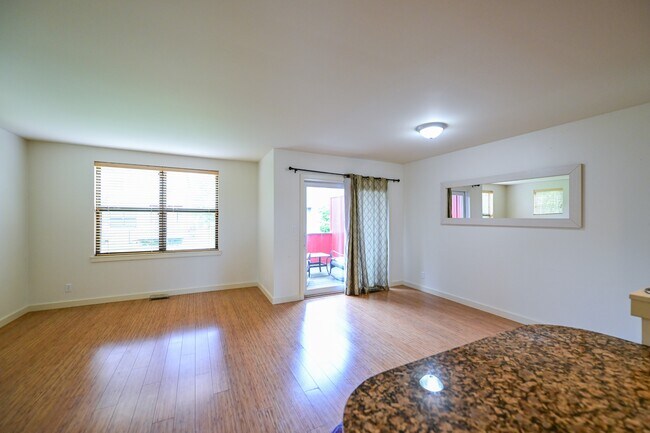 Foto del edificio - 11 Herrold Ave