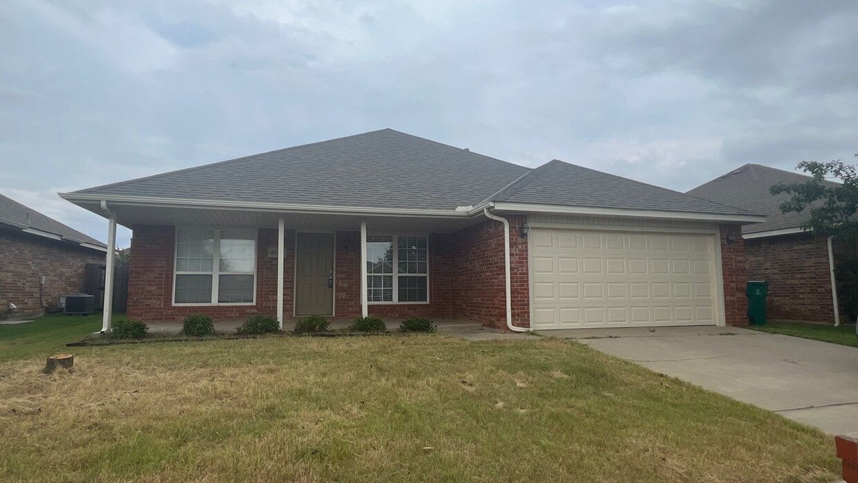 Foto principal - 3 bedroom 2 bath near Tinker Air Force Base