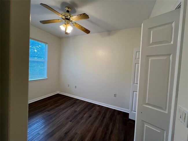 Building Photo - 7511 Lazy Creek Dr