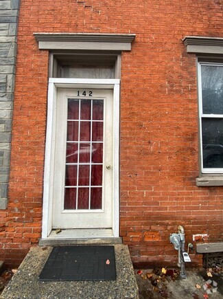 Building Photo - 142 S Prince St
