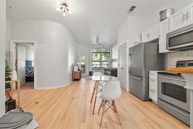 Foto del edificio - 898 Oak St SW