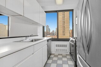 Building Photo - 300 E 85th St