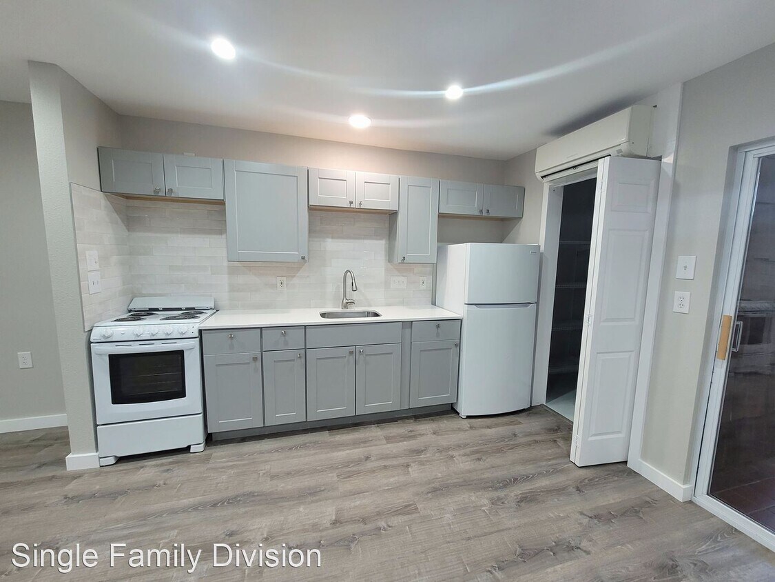 Primary Photo - Studio, 1 bath House - 1214 Barton Hills D...