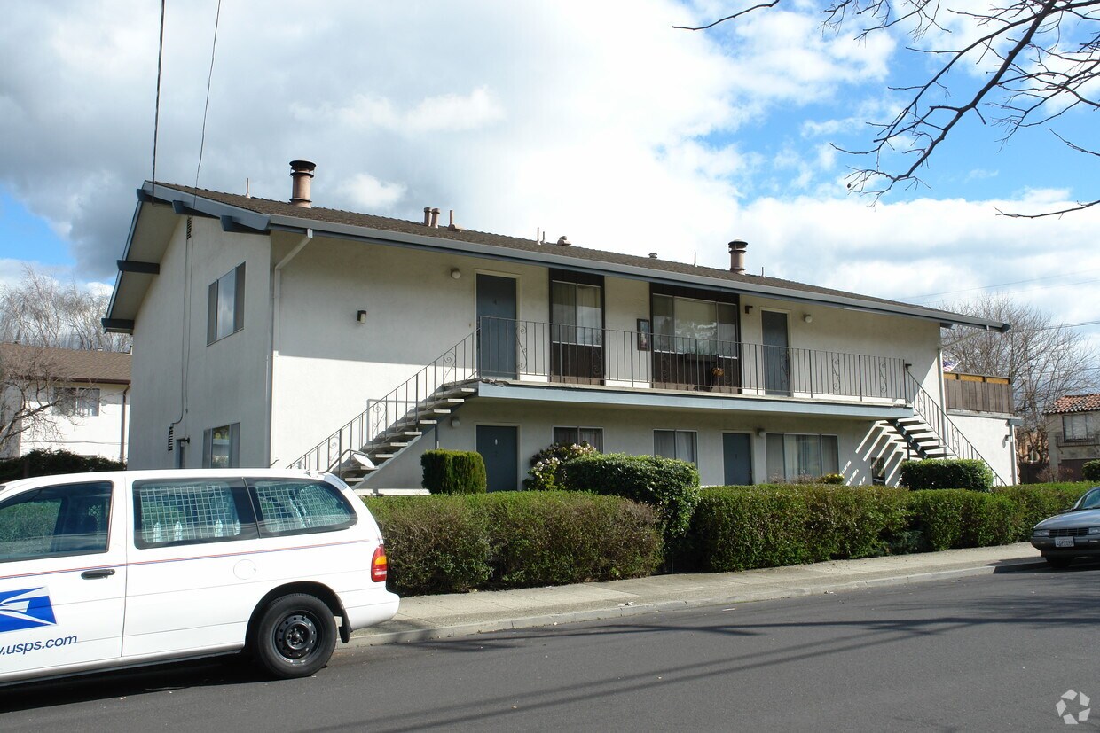 Building Photo - 1141 Portland Ave