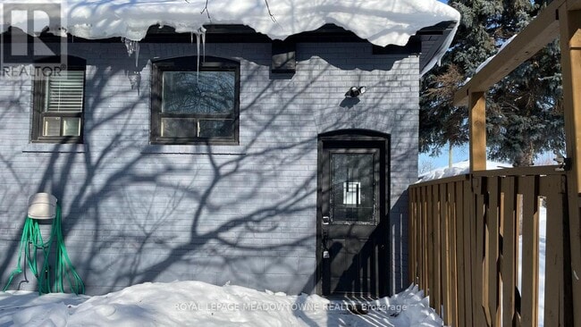 Building Photo - 4 Keats Ave