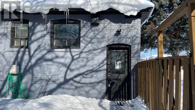 Photo du bâtiment - 4 Keats Ave