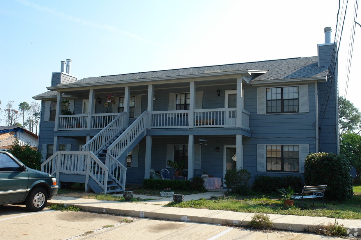 1148 Redwood Ln, Gulf Breeze, FL 32563 Apartments in Gulf Breeze, FL