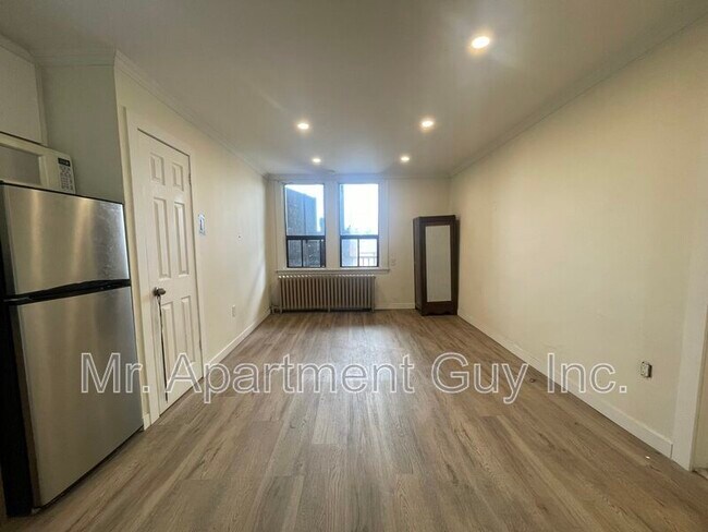 Photo du bâtiment - 44 Victoria Ave S