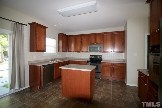Building Photo - 408 Treybrooke Dr
