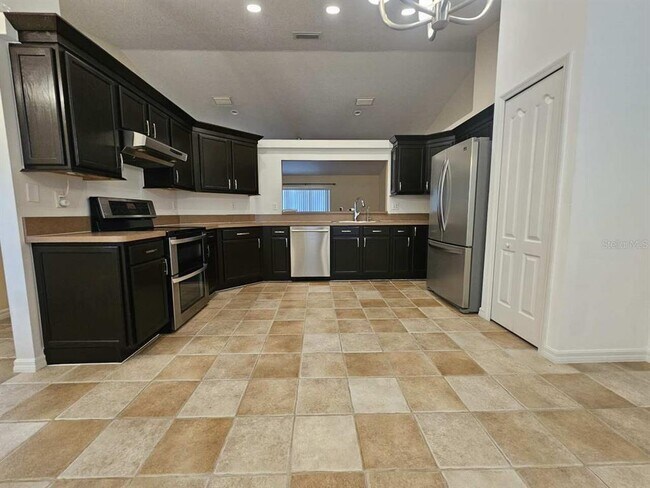 Building Photo - 9847 Crenshaw Cir