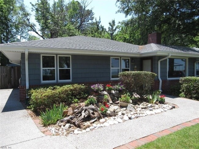 Photo - 1725 W 49th St House