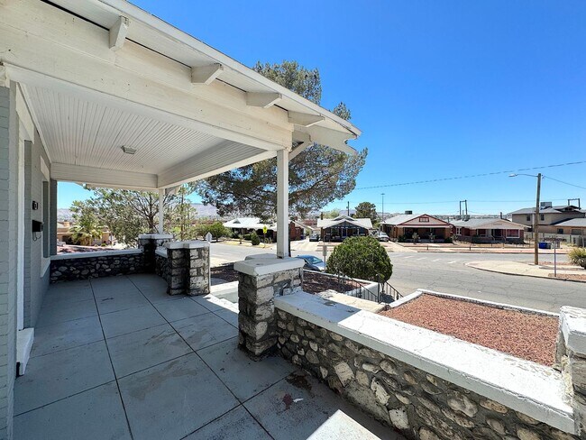 Foto del edificio - Sunset Heights Historic Home - 3Bed Refrig A/C!