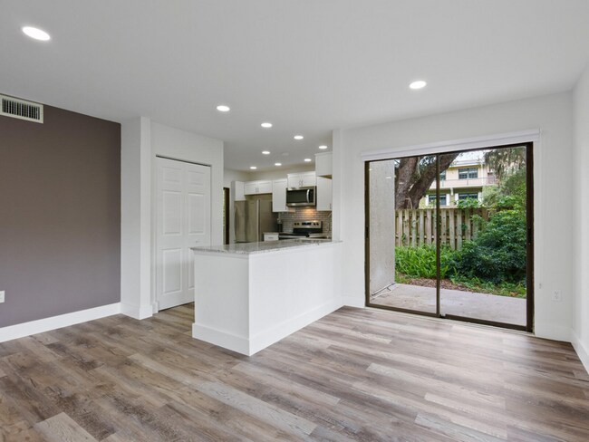 Building Photo - 2200 Bahia Vista St