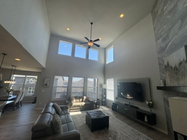 Building Photo - Exceptional 2 Story Home With Finished Basement!