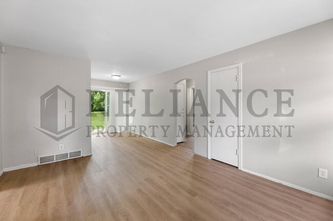 Building Photo - 1462 N Battin St