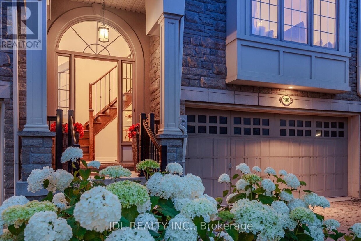 Primary Photo - 1585 Eglinton Ave W