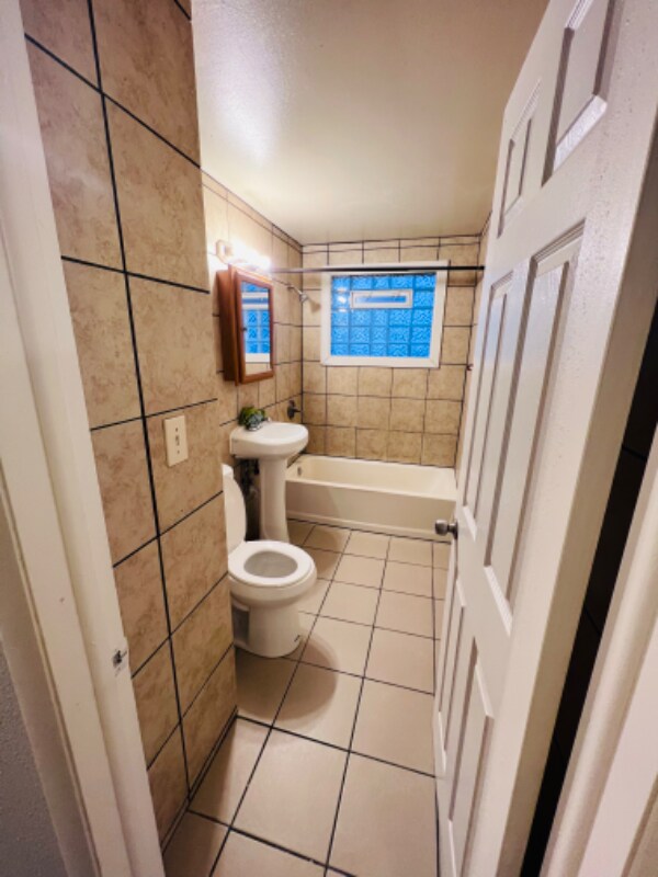 Foto del edificio - 7024 W Silver Spring Dr