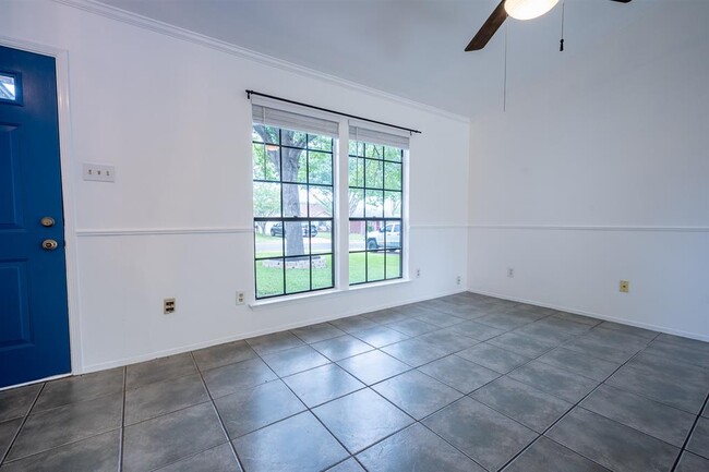 Building Photo - 1601 Primrose Trail
