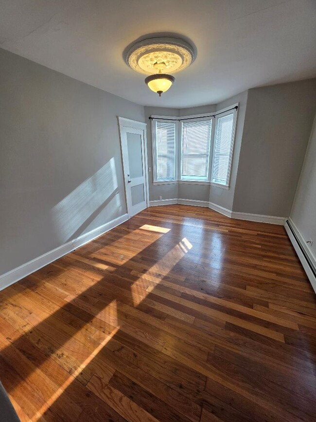 Foto del edificio - 1066 Bedford St