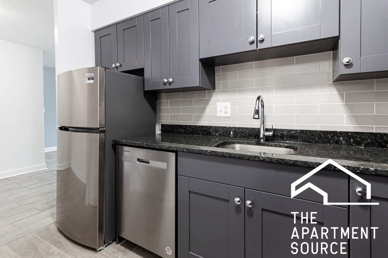 Foto principal - 3825 N Pine Grove Ave