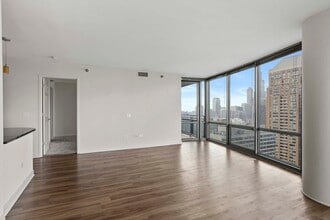 Building Photo - 1275 S Michigan Ave