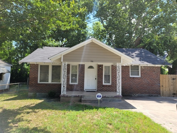 Primary Photo - 106 Parkdale St