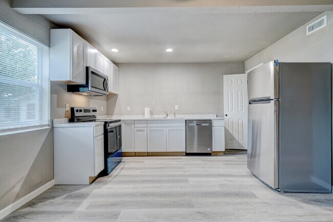 Foto del edificio - Remodeled 2 Bedroom + Bonus Room