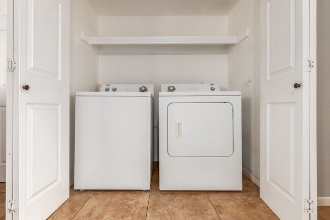 Foto del edificio - 850 S River Dr