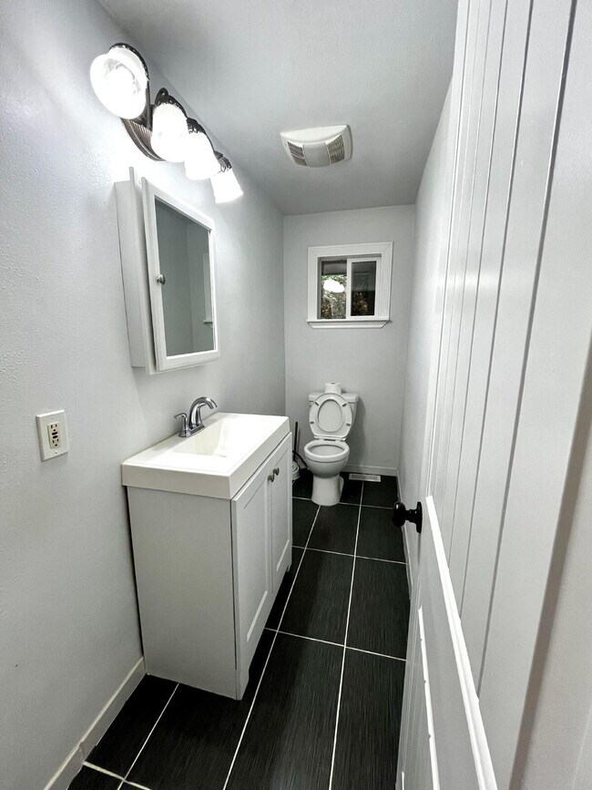 Building Photo - Secluded Puyallup Home with Full 2-Bedroom ADU and Panoramic City Views
