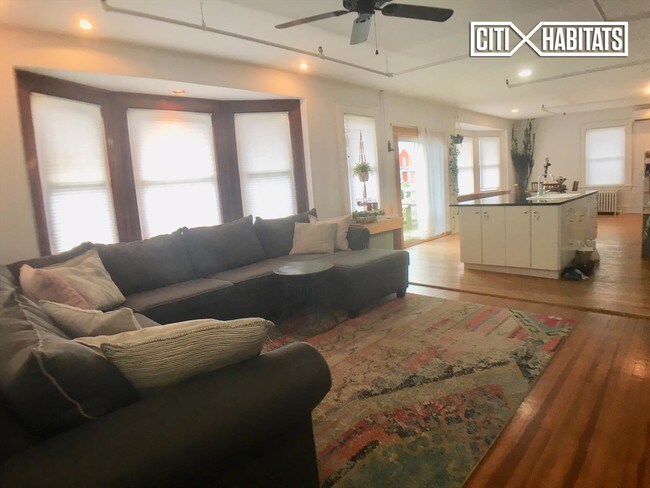 Foto del edificio - 14702 Newport Ave