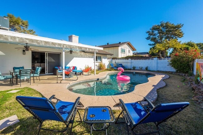 Foto del edificio - 8307 E Arlington Rd