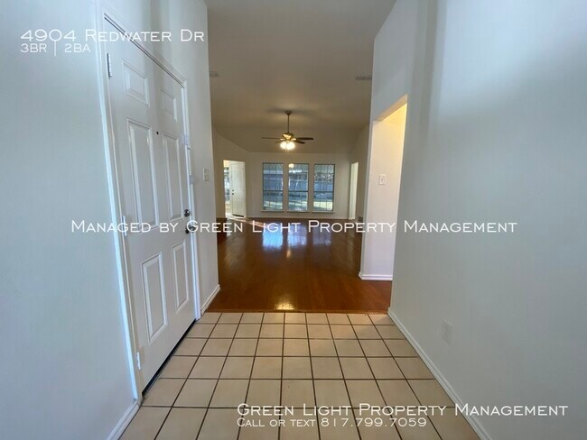 Foto del edificio - 4904 Redwater Dr