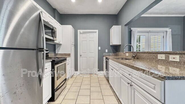 Building Photo - 408 W 31st St