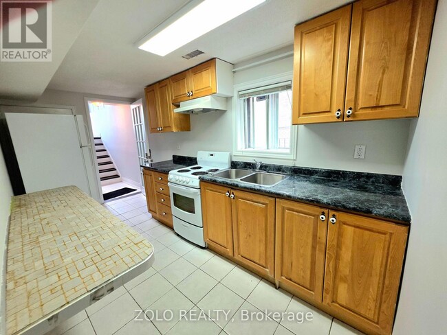 Building Photo - 4233 Greybrook Crescent