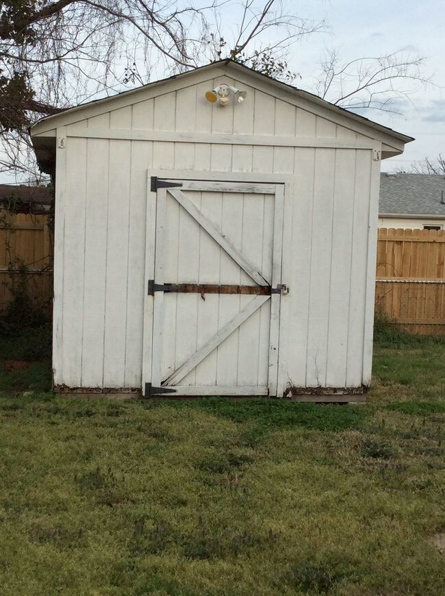 Building Photo - 8236 Meadow Creek Rd