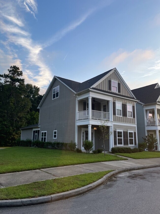 Foto del edificio - 430 Forsythia Ave