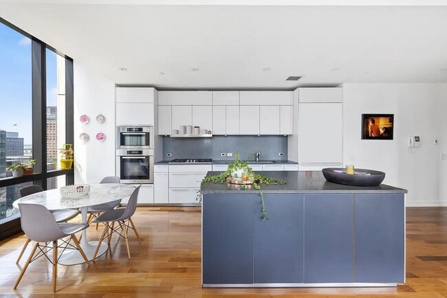 Building Photo - 101 Warren St