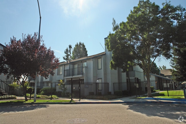 Building Photo - Kelley Drive Condominiums