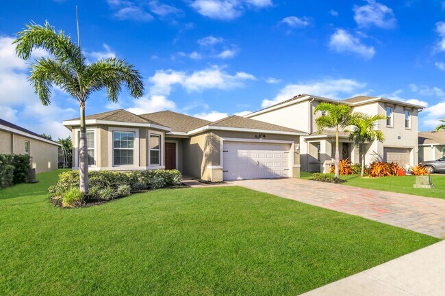 Building Photo - 3310 Acapulco Cir
