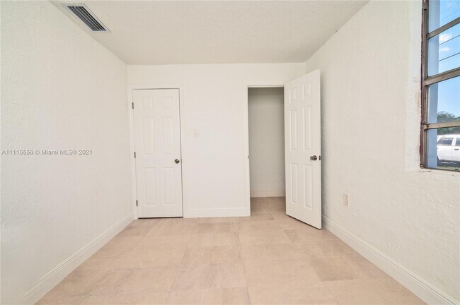 Foto del edificio - 2278 NW 98th St